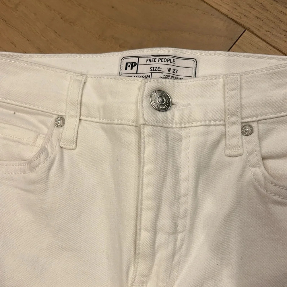 Free People Distressed White Jeans NWT Size 27 - Picture 4 of 6